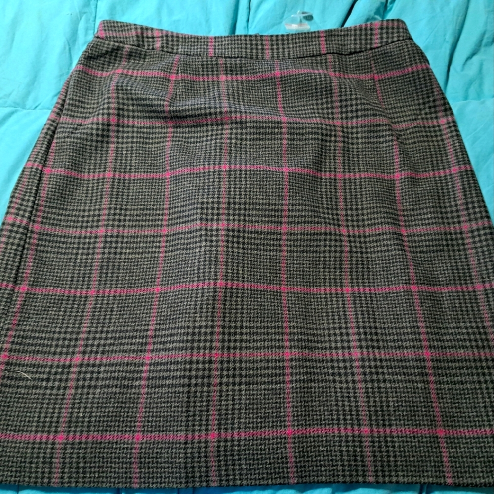 Plaid Women's Skirt in Black and Pink